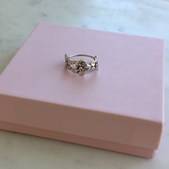 Sz 6, Sale $12 Firm! .925 Sterling Silver Triple Flower Ring - Picture 12 of 14